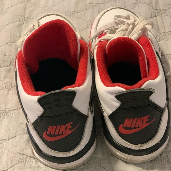 Air Jordan 4 Fire Red. Size 3Y. - Picture 4 of 6